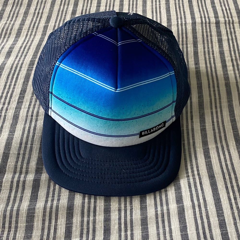 NWT Youth Billabong trucker hat